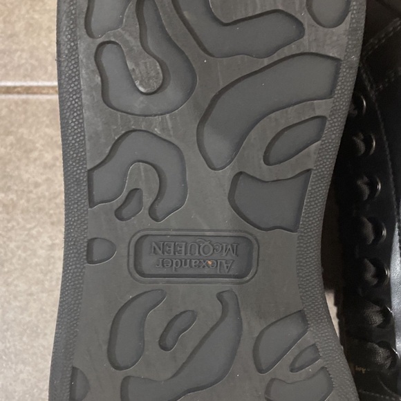 Alexander McQueens - Picture 4 of 6